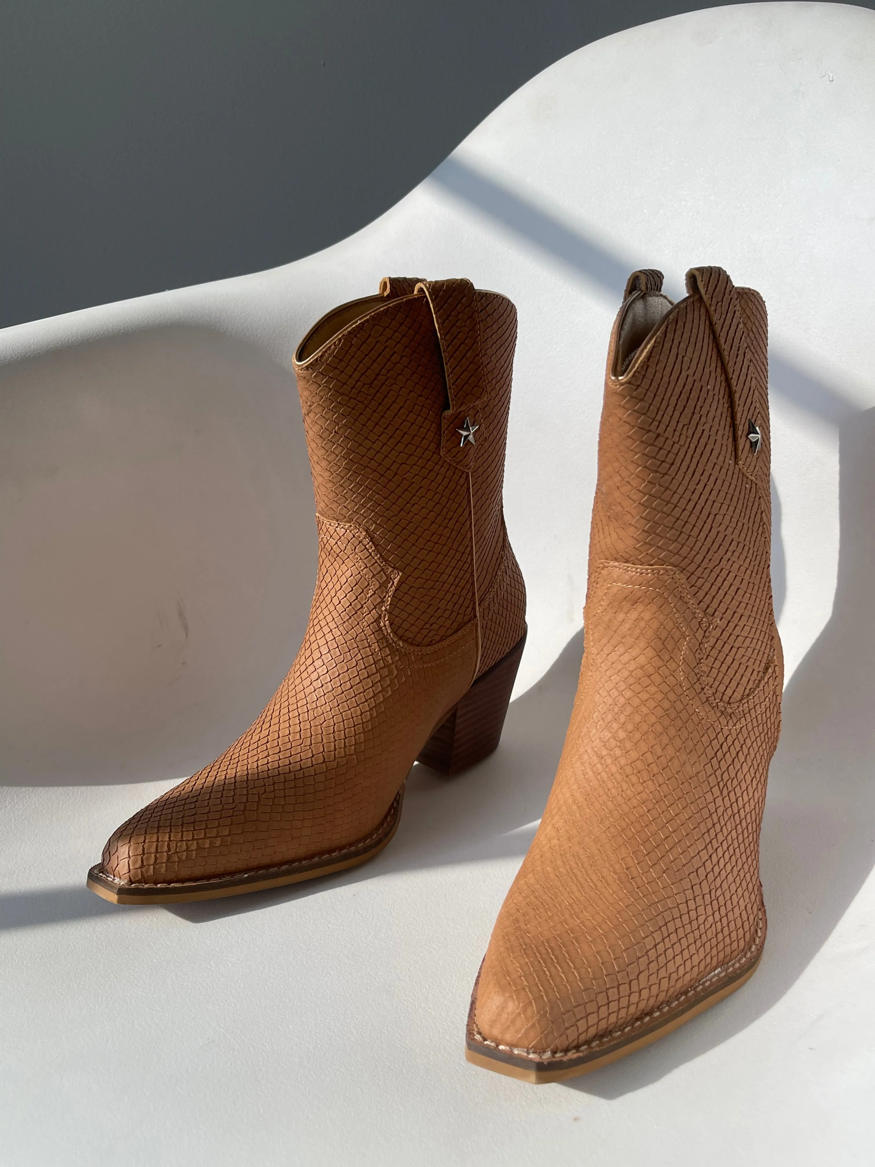 Alice Western Ripple Cowboy Boot In Whiskey
