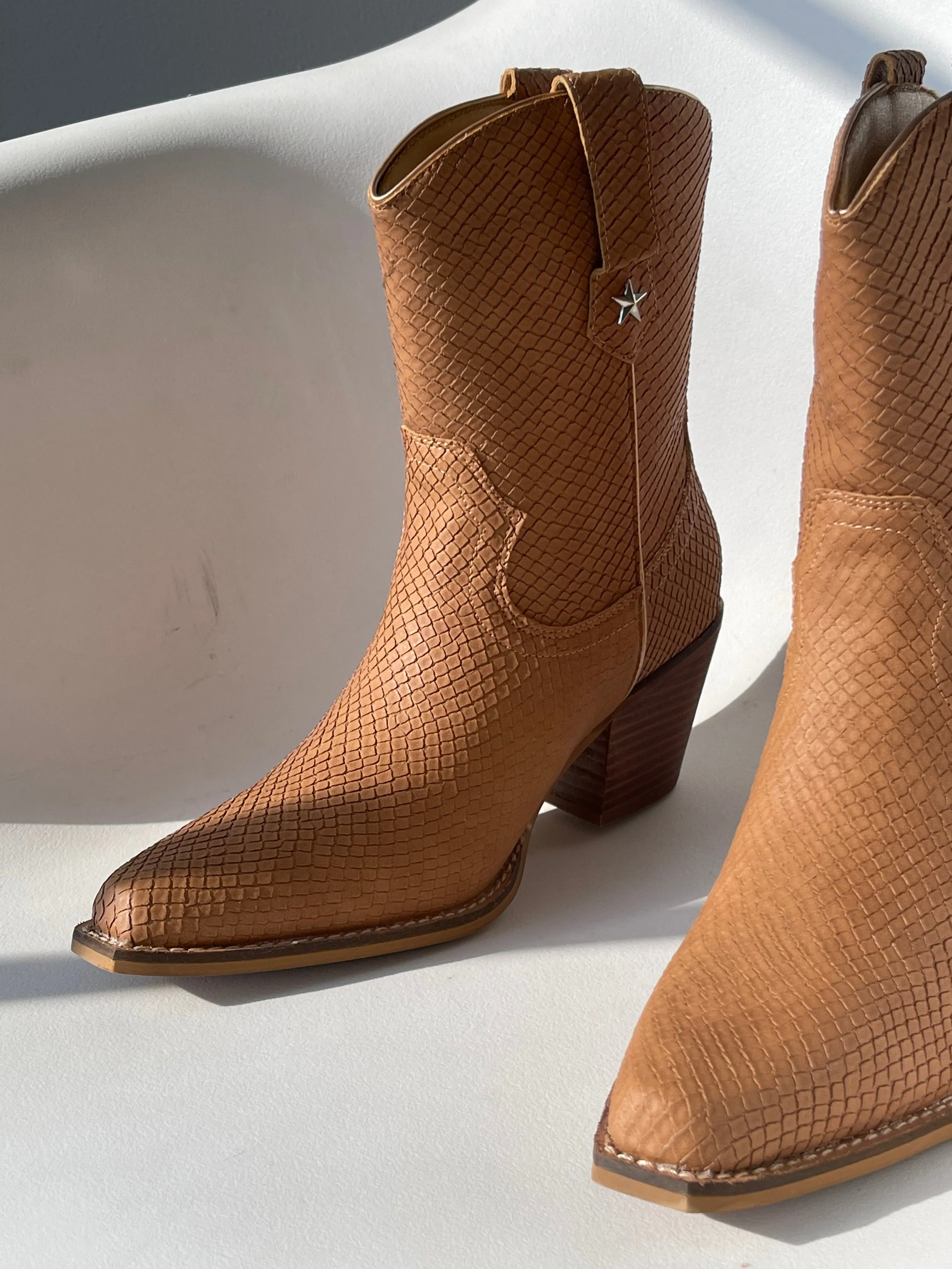 Alice Western Ripple Cowboy Boot In Whiskey
