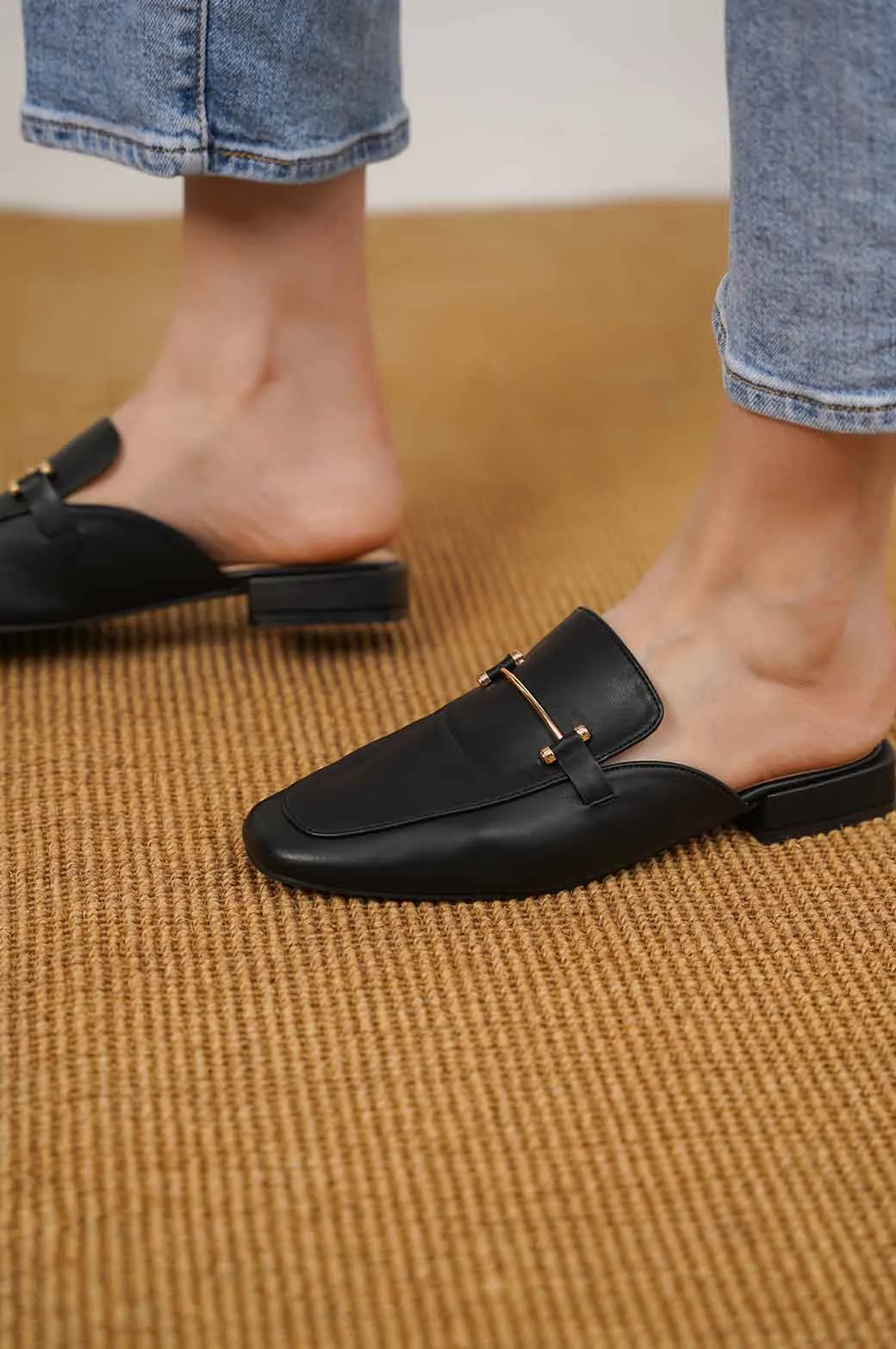 MINIMALIST MULES