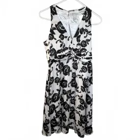 White House Black Market Elegant Black and White Floral Summer Dress Size 4